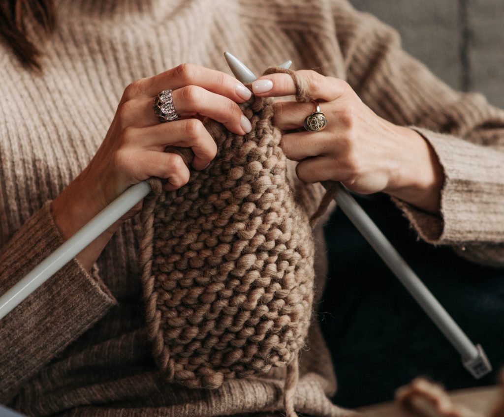 Rattraper une maille perdue en tricot